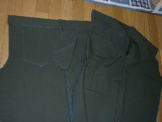 脇ポケットで・・・脇ポケットを作ったときアイロンで袋布を少し溶かしてしまいました。表側から見えないところですが、かなりショックです。とりあえずパッチ当てをしてごまかしています。