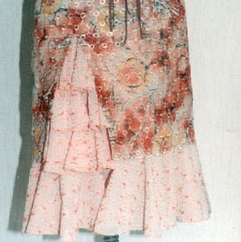 Front（すそアップ）