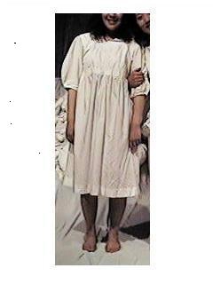 役者さん着用。彼女の「カエル」という役はケロイドメイクもしてます。凄いリアルでグロかった・・。