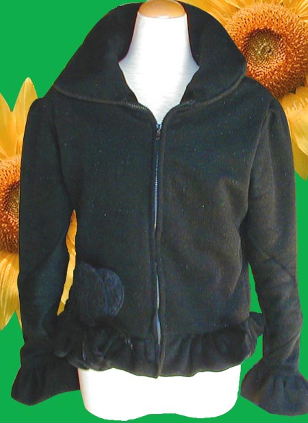 みてみて、下のポッケに羽が生えているよ。