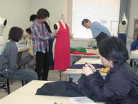目は真剣です。