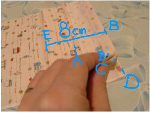 Cを8cm折り戻し Dと重ねます。